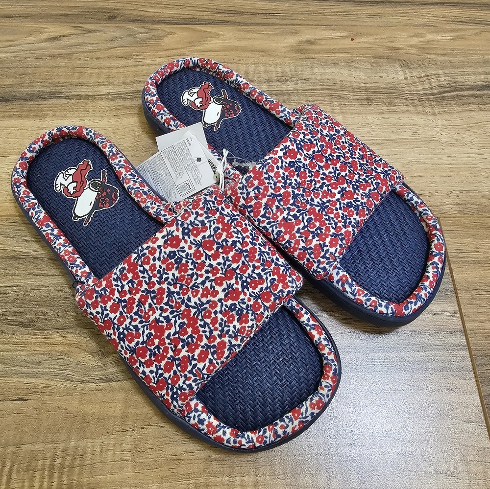 Peanuts Women'secret house or beach slippers, size US 6, EUR S